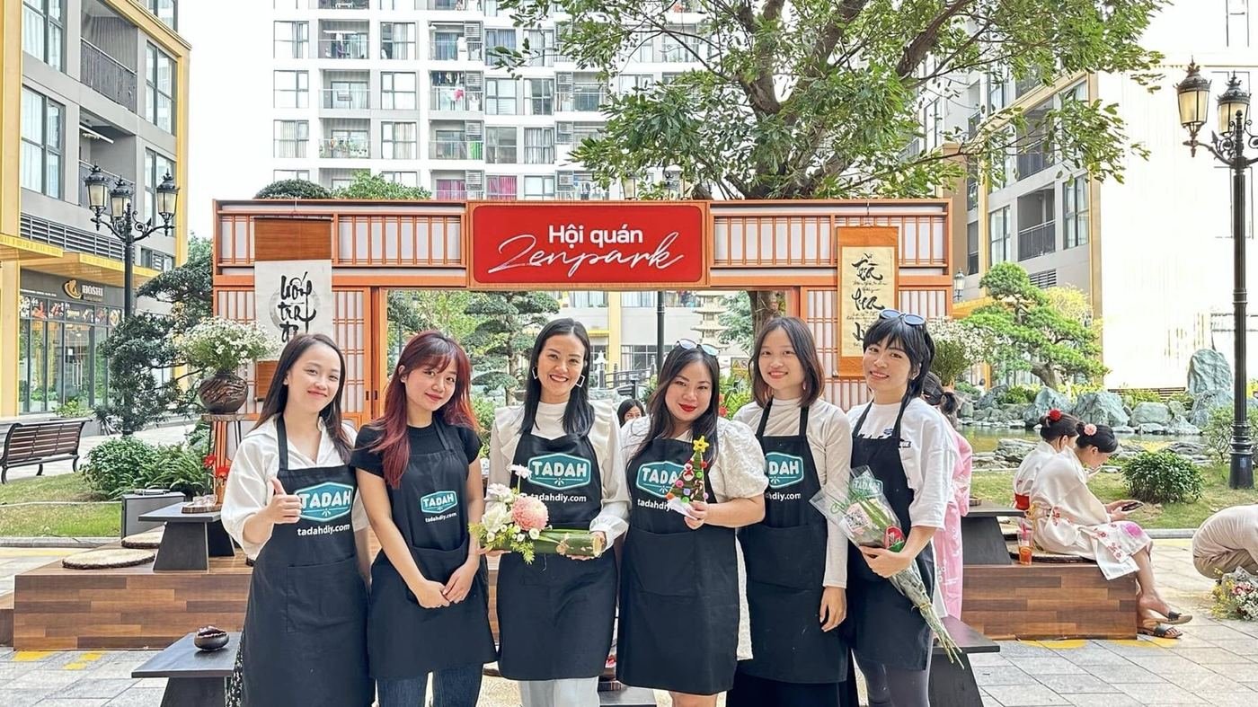 Đội ngũ người hướng dẫn Tadah tại một chương trình ngoài trời của khu đô thị