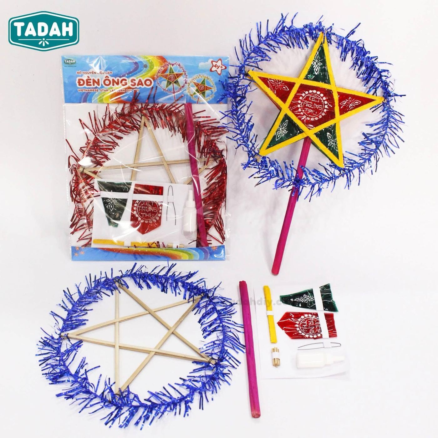 Bộ kit đèn ông sao của Tadah: túi còn nguyên, các phần nguyên liệu bên trong và chiếc đèn đã hoàn thành